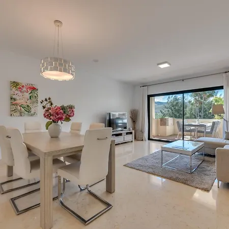 아파트 2-bed In Capanes Del Golf
